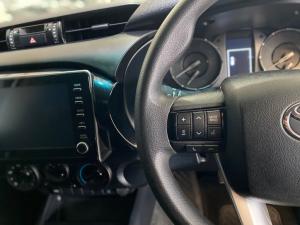 Toyota Hilux 2.4 GD-6 RB Raider automaticE/CAB - Image 9