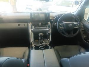 Toyota Landcruiser 300 V6 3.3D GX-R - Image 11