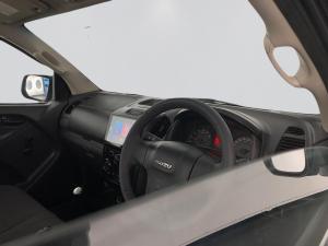 Isuzu D-MAX 250C Fleetside S/C - Image 17
