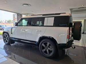Land Rover Defender 110 D250 X-Dynamic SE - Image 10