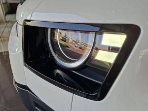 Land Rover Defender 110 D250 X-Dynamic SE - Image 13