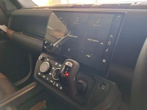 Land Rover Defender 110 D250 X-Dynamic SE - Image 23