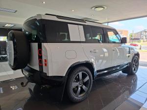 Land Rover Defender 110 D250 X-Dynamic SE - Image 7