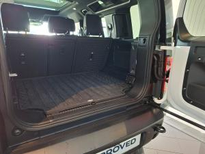 Land Rover Defender 110 D250 X-Dynamic SE - Image 9