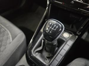 Volkswagen Polo sedan 1.6 Life - Image 5