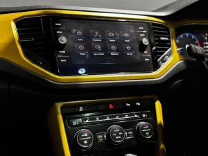 Volkswagen T-Roc 2.0TSI 140kW 4Motion Design - Image 17