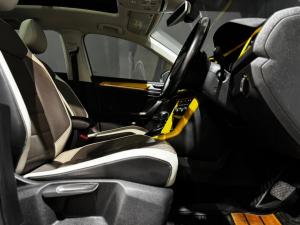 Volkswagen T-Roc 2.0TSI 140kW 4Motion Design - Image 20