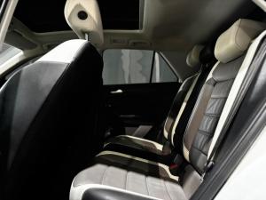 Volkswagen T-Roc 2.0TSI 140kW 4Motion Design - Image 25