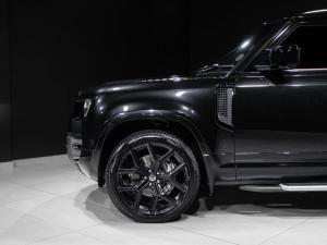 Land Rover Defender 110 D300 X-Dynamic HSE - Image 7
