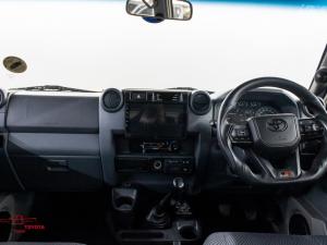 Toyota Land Cruiser 79 4.5D-4D V8 double cab LX - Image 6