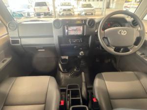 Toyota Land Cruiser 79 4.2D single cab - Image 6