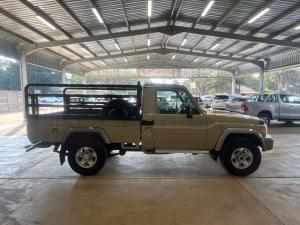Toyota Land Cruiser 79 4.2D single cab - Image 3