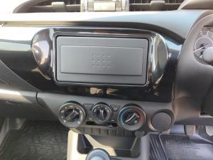 Toyota Hilux 2.0 single cab S (aircon) - Image 13