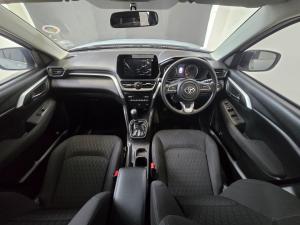 Toyota Urban Cruiser 1.5 XR manual - Image 6