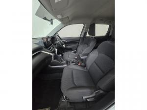 Toyota Urban Cruiser 1.5 XR manual - Image 7