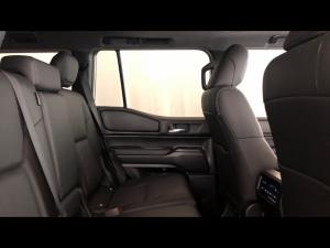 Toyota Land Cruiser Prado 2.8GD VX-R - Image 12