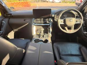 Toyota Land Cruiser 300 3.3D GR-Sport - Image 6