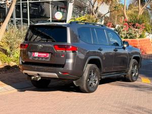 Toyota Land Cruiser 300 3.3D GR-Sport - Image 2