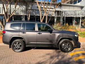 Toyota Land Cruiser 300 3.3D GR-Sport - Image 3