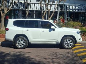 Toyota Land Cruiser 300 3.3D GX-R - Image 3