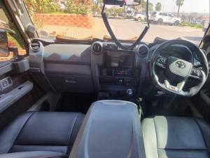 Toyota Land Cruiser 79 4.5D-4D V8 double cab LX - Image 6