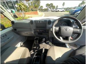 Toyota Land Cruiser 79 4.5D-4D LX V8 single cab - Image 6
