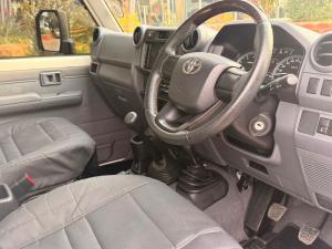 Toyota Land Cruiser 79 4.5D-4D LX V8 single cab - Image 7