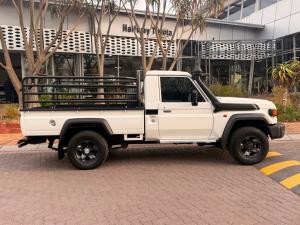 Toyota Land Cruiser 79 4.5D-4D LX V8 single cab - Image 3