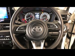 Toyota Urban Cruiser 1.5 XR manual - Image 8
