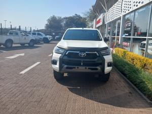 Toyota Hilux 2.8 GD-6 RB Legend 4X4 automaticD/C - Image 4