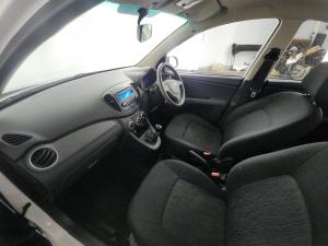 Hyundai i10 1.1 GLS/MOTION - Image 7