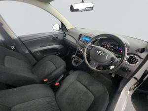 Hyundai i10 1.1 GLS/MOTION - Image 9