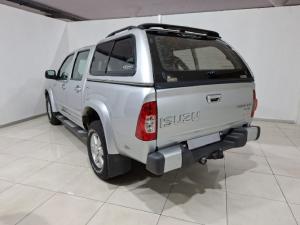 Isuzu KB 300D-Teq double cab LX automatic - Image 3