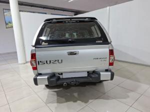 Isuzu KB 300D-Teq double cab LX automatic - Image 5