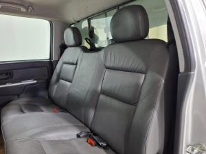 Isuzu KB 300D-Teq double cab LX automatic - Image 8