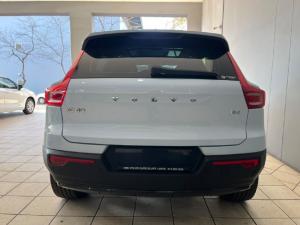 Volvo XC40 B4 Plus Dark - Image 4
