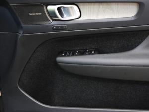 Volvo XC40 B4 Plus Dark - Image 20