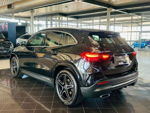 Mercedes-Benz GLA GLA200d Progressive - Image 10