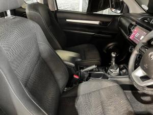 Toyota Hilux 2.4GD-6 Xtra cab Raider manual - Image 4