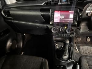 Toyota Hilux 2.4GD-6 Xtra cab Raider manual - Image 8