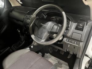 Isuzu D-Max 1.9TD double cab L 4x4 manual - Image 6