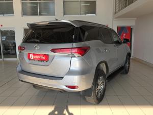 Toyota Fortuner 2.4GD-6 manual - Image 2