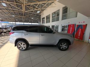 Toyota Fortuner 2.4GD-6 manual - Image 3