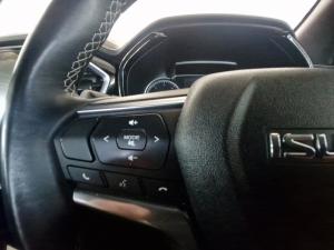 Isuzu D-Max 3.0TD double cab V-Cross 4x4 - Image 8
