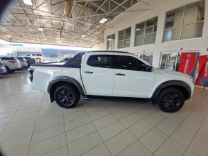 Isuzu D-Max 3.0TD double cab V-Cross 4x4 - Image 3