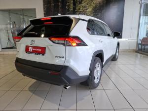 Toyota RAV4 2.0 GX - Image 2