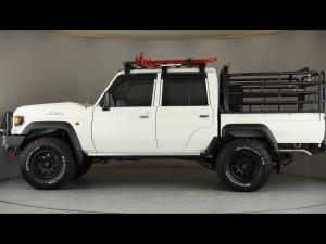 Toyota Land Cruiser 79 4.5D-4D V8 double cab LX - Image 22