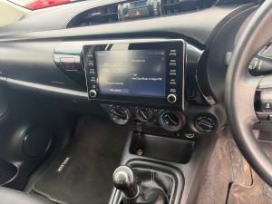 Toyota Hilux 2.4GD-6 double cab 4x4 Raider manual - Image 10