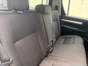 Toyota Hilux 2.4GD-6 double cab 4x4 Raider manual - Image 13