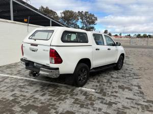 Toyota Hilux 2.4GD-6 double cab 4x4 Raider manual - Image 2